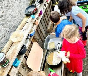 Škola za bukem (111)