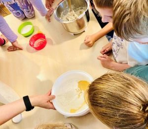 Škola za bukem (74)