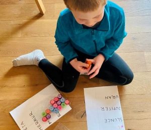 Škola za bukem (88)